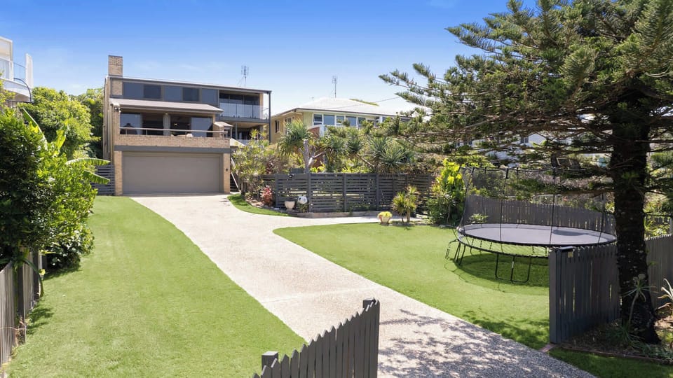 Spacious seaside retreat perfect for family holidays and group getaways