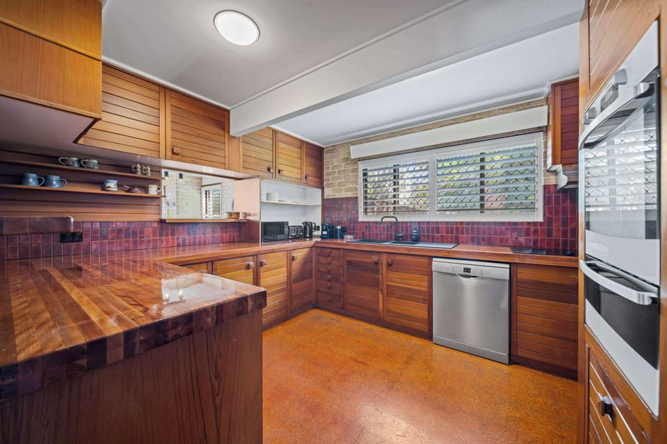 Fully equipped kitchen with everything needed for family holiday meals