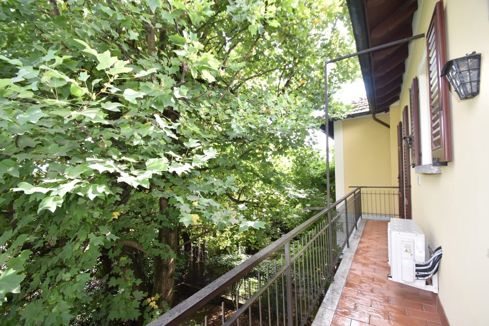 House | Balcony