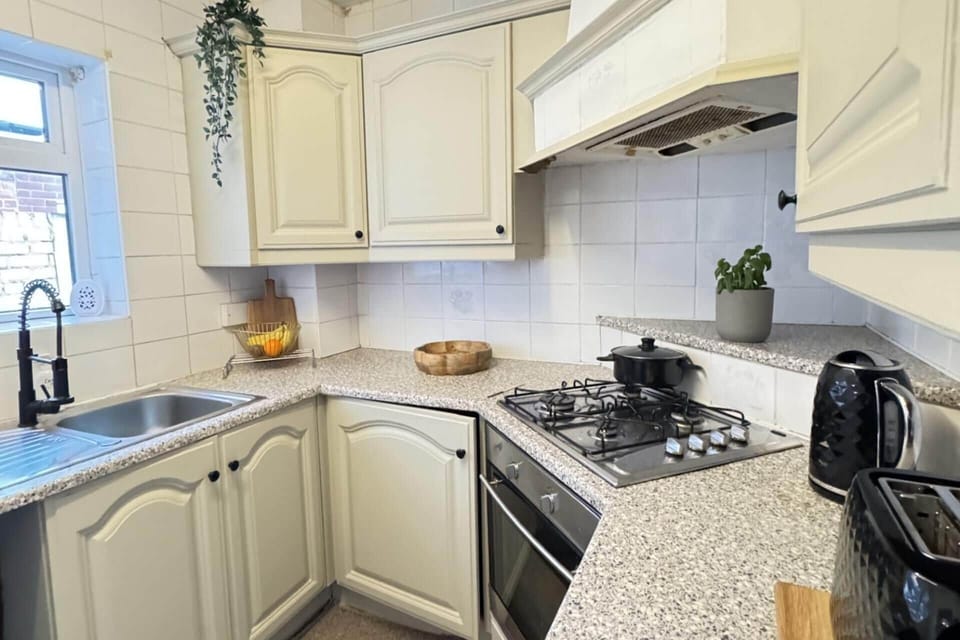 House | Private kitchen | Fridge, microwave, oven, stovetop