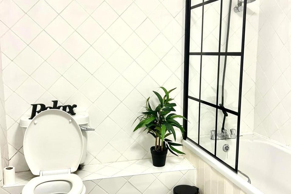 House | Bathroom | Combined shower/tub, deep soaking tub, towels