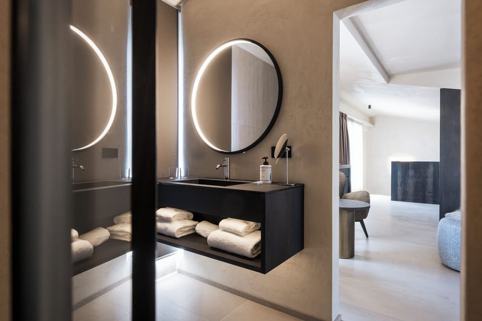 Luxury Suite | Premium bedding, Select Comfort beds, free minibar items, in-room safe