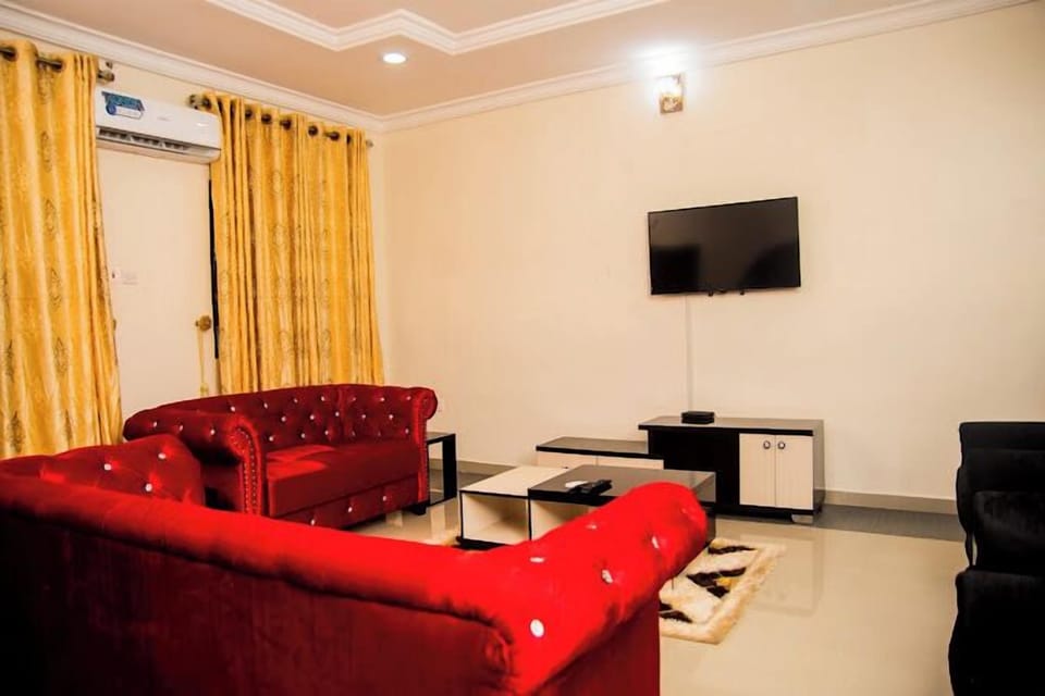 Economy Apartment, Balcony, City View | Living area