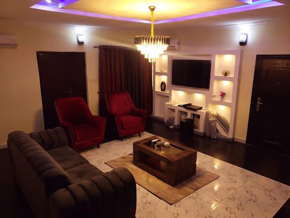 Deluxe Room, Balcony, City View | Living area