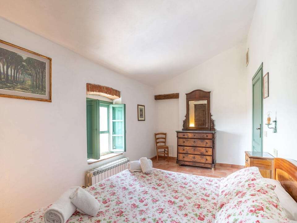 House | 1 bedroom, individually furnished, bed sheets