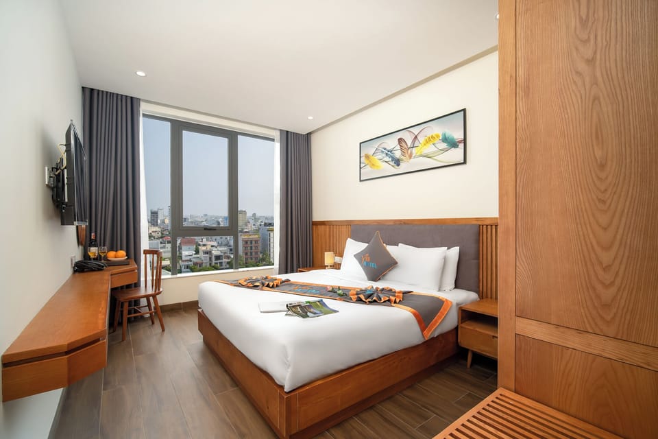Deluxe Double Room, City View | In-room safe, desk, blackout drapes, soundproofing