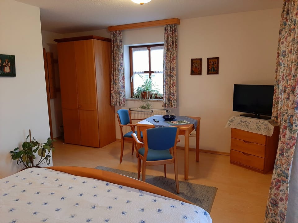 Double Room | Free cribs/infant beds, bed sheets