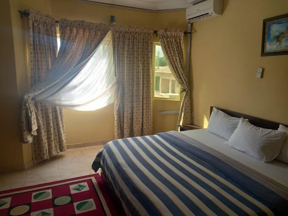 Comfort Room, Balcony, City View | Desk, laptop workspace, soundproofing, free WiFi