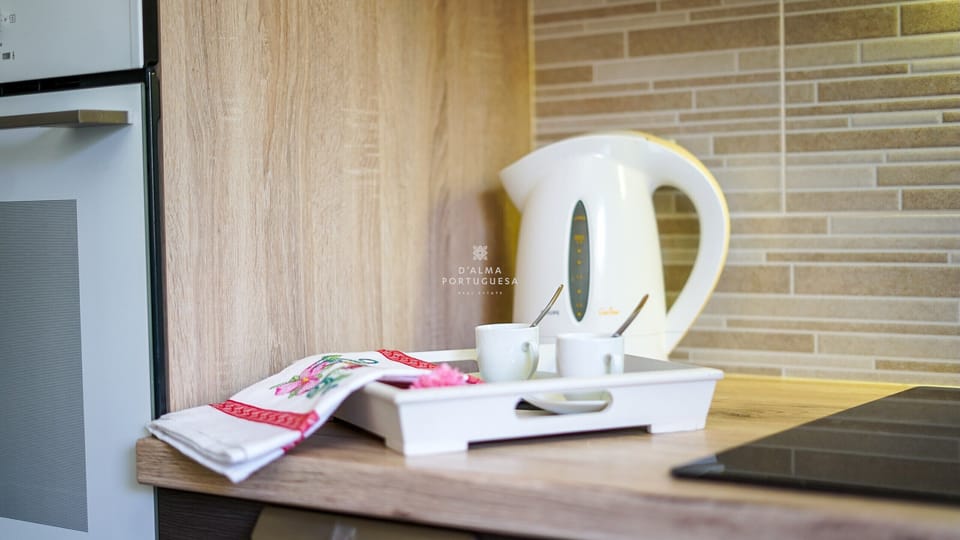 Microwave, oven, dishwasher, coffee/tea maker