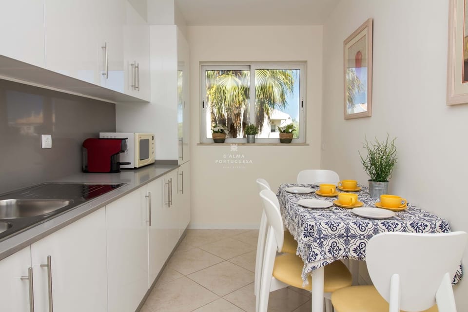 Microwave, oven, dishwasher, coffee/tea maker