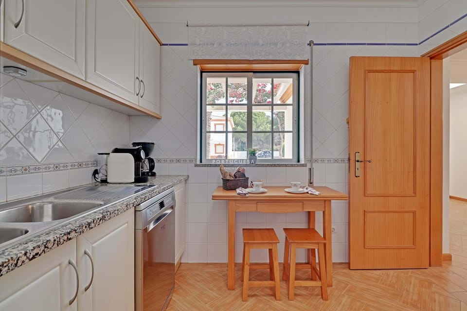 Microwave, oven, dishwasher, coffee/tea maker