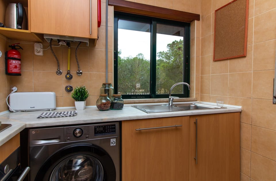 Microwave, oven, dishwasher, coffee/tea maker