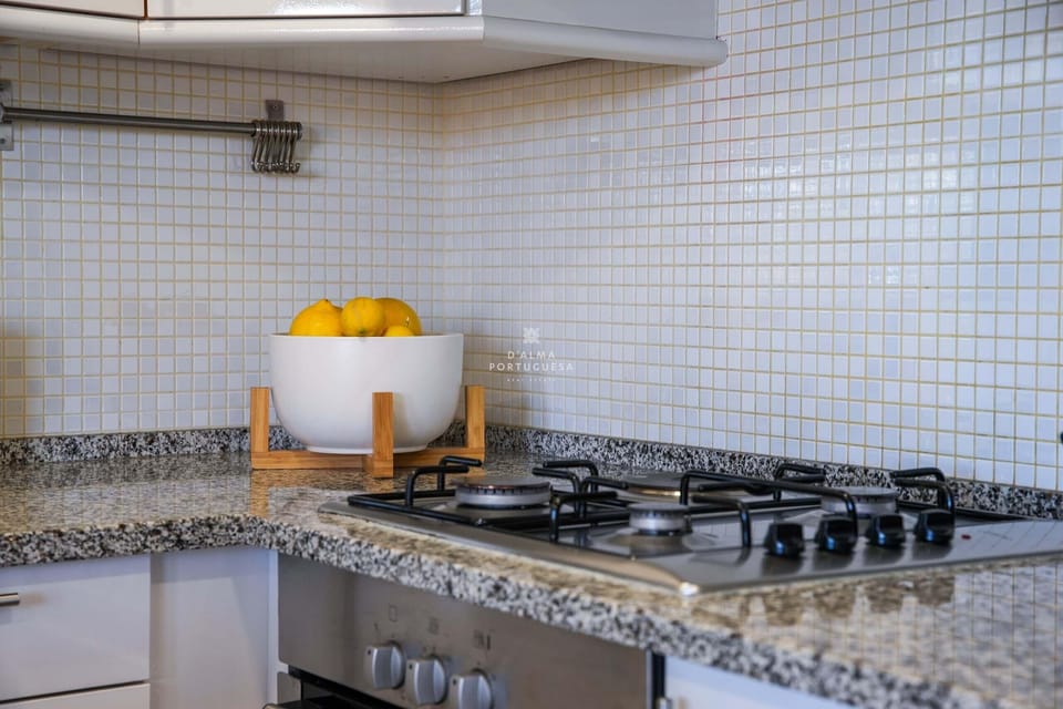 Microwave, oven, dishwasher, coffee/tea maker