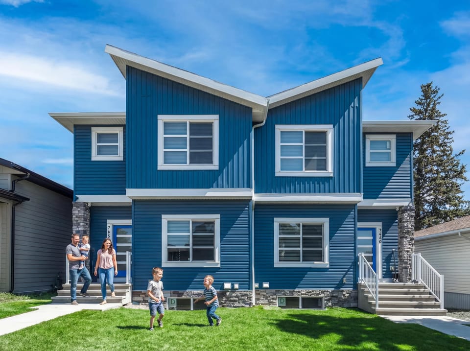* Please note: This unit has a max. occupancy of 8 guests. (Do you have more than 8 guests? Book the other side of the duplex and stay together!) Both units can sleep a total of 16 guests!