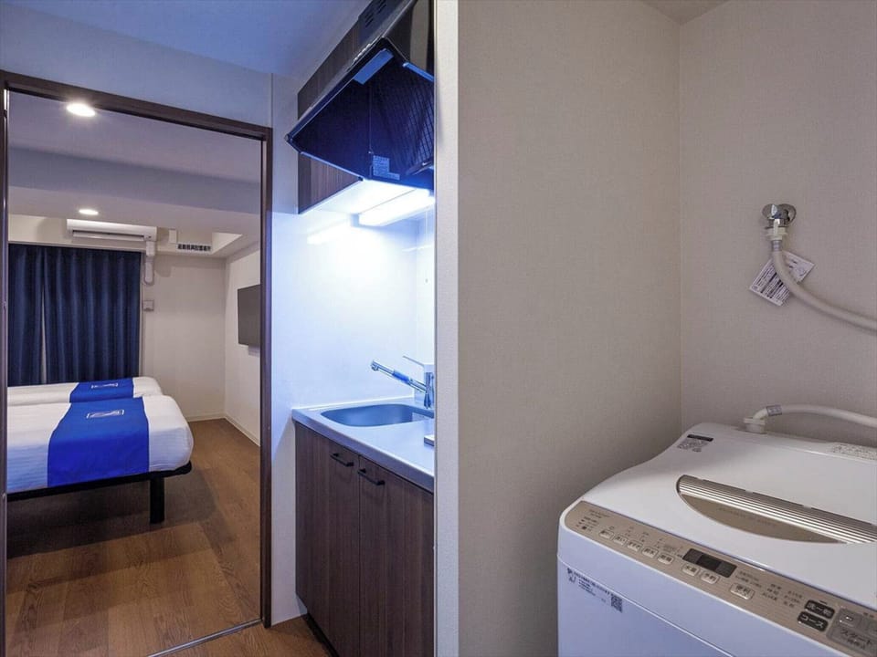 Premier Large Twin, Non Smoking | Iron/ironing board (on request), WiFi (free)