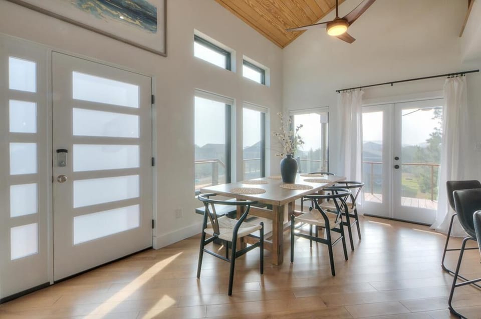Dining Area
GW 12.18.24