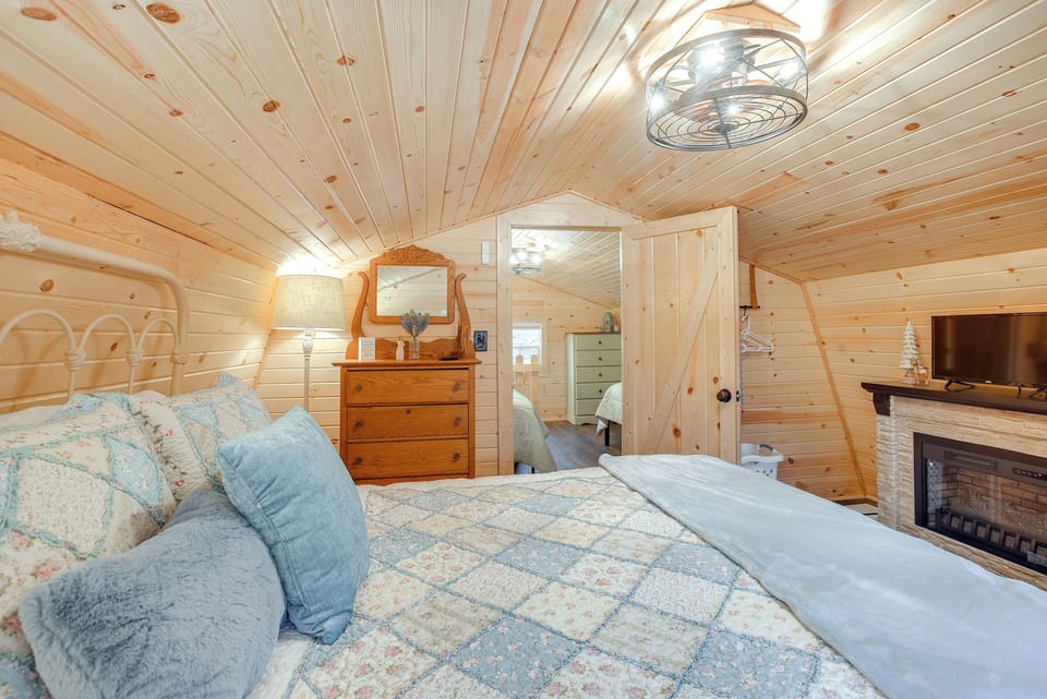 On 40 Acres: Charming Cabin in Zanesville! Cottage in Ohio