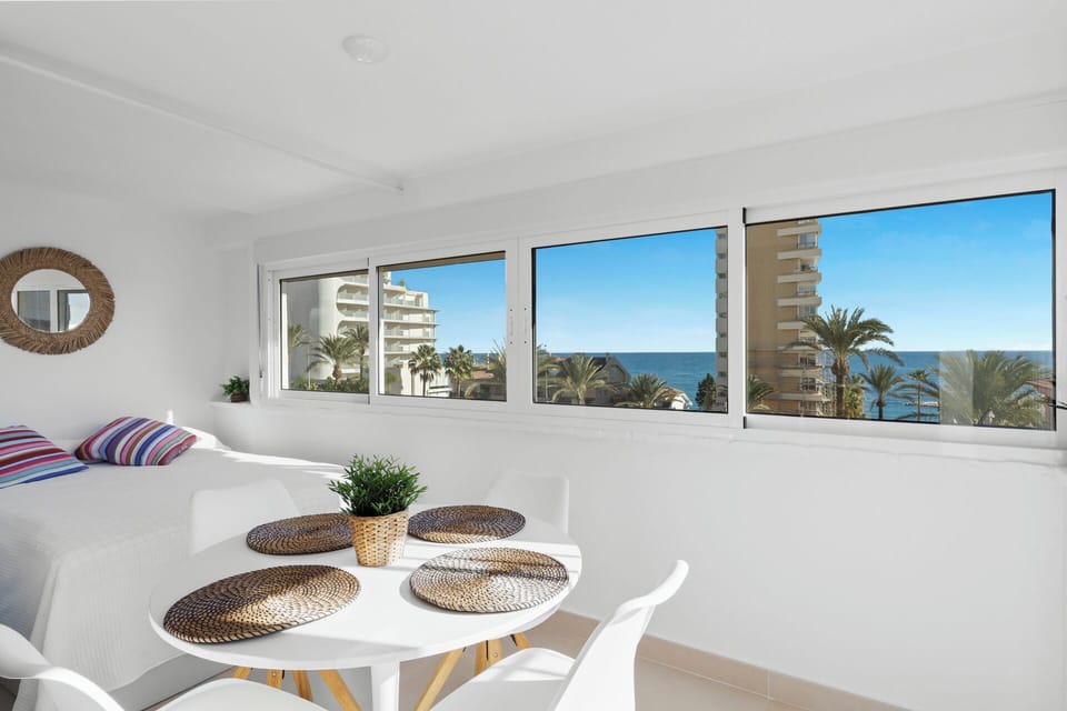 Dining area with Mediterranean view and direct access to the terrace.
