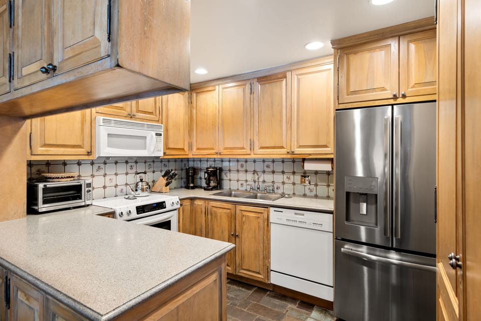 Condo, 3 Bedrooms | Private kitchen | Coffee/tea maker, fridge, oven, toaster