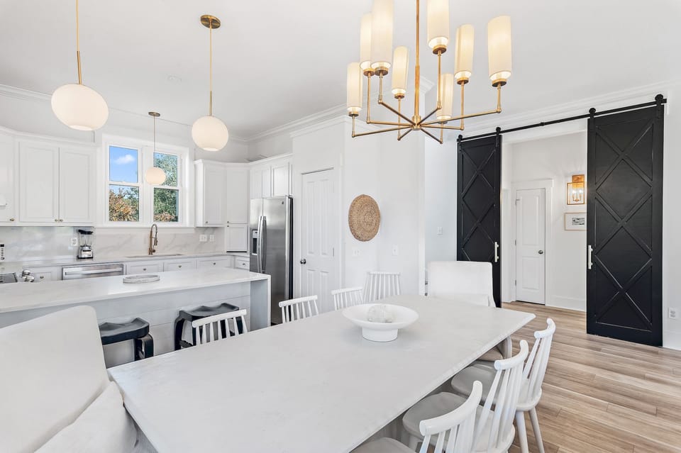 Isle of View - Water's Edge - Second Floor - Kitchen/Dining Area