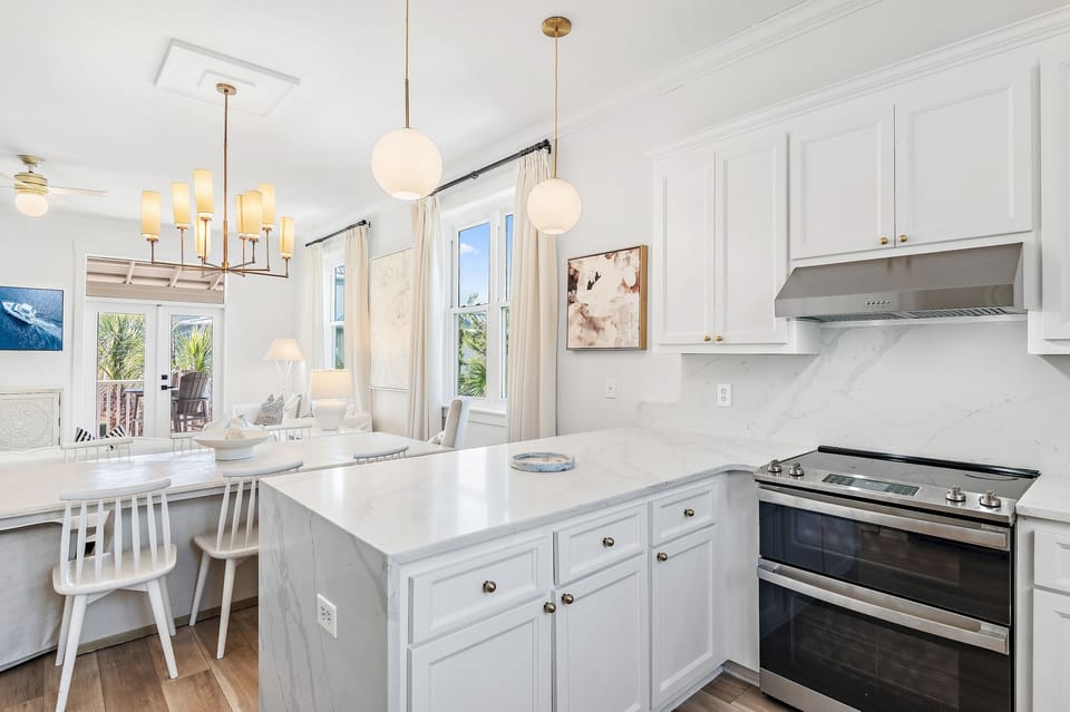Isle of View - Water's Edge - Second Floor - Kitchen/Dining Area
