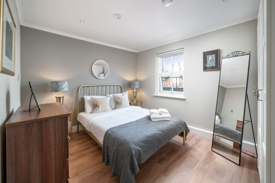 full bedroom
