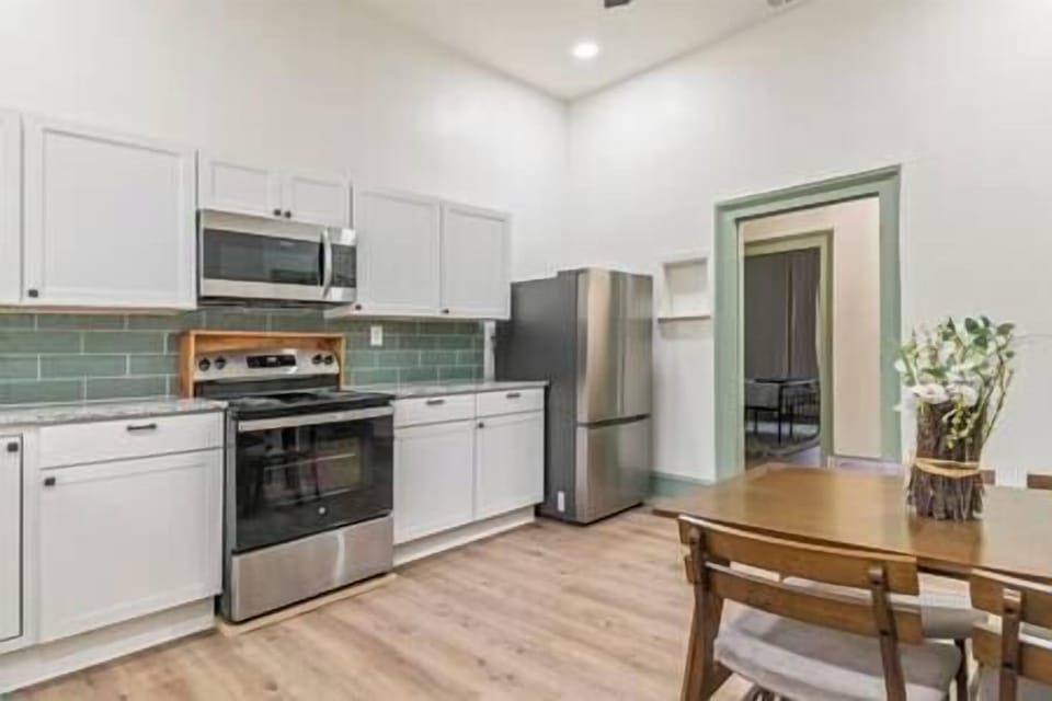 Modern Kitchen/ Cooking Essentials/Toaster/Keurig K-cup/Drip Coffee/Instant Pot