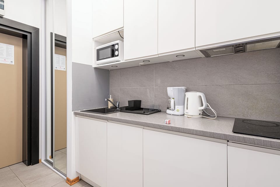 Studio Suite | Private kitchenette | Electric kettle