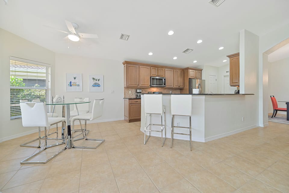 Lake Vista - Fully equipped kitchen with breakfast bar and the breakfast nook offers beautiful pool and lake view