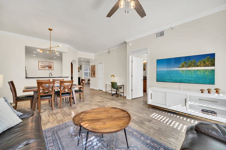 Spacious Living Room with Comfortable Seating