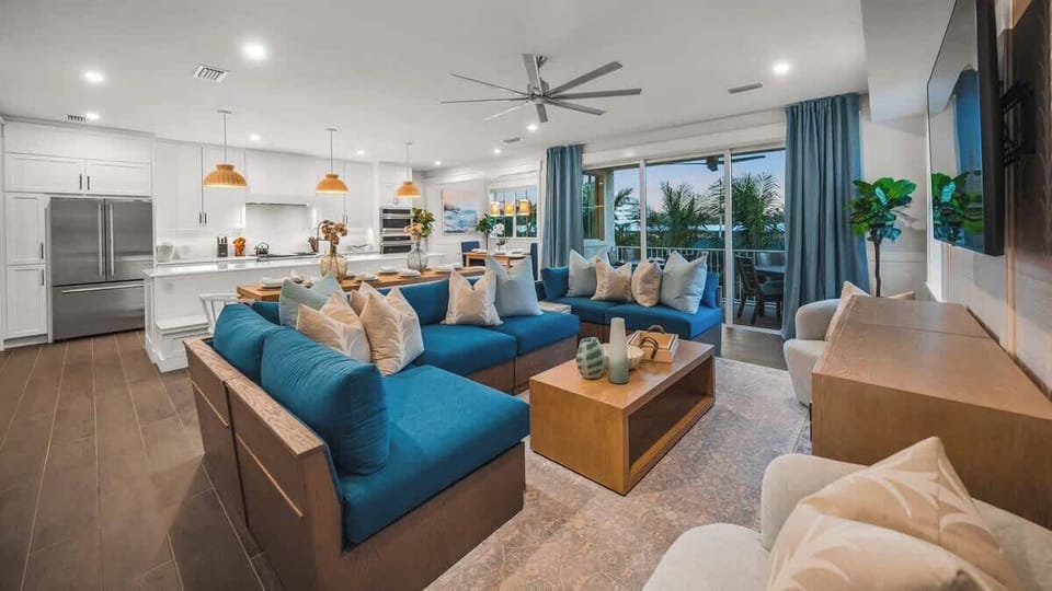 Twilight - Great Room - Open Floor Plan - Fully Stocked Kitchen, Dining for 8 and Bar seating for 5 - Balcony Access
