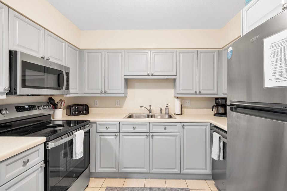 Fully equipped kitchen, ready for beach snacks or a full dinner