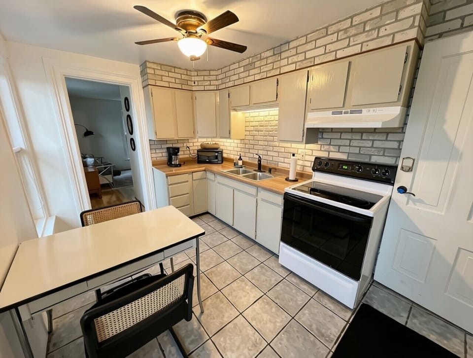 BayCity_Kitchen_FullSizeAppliances