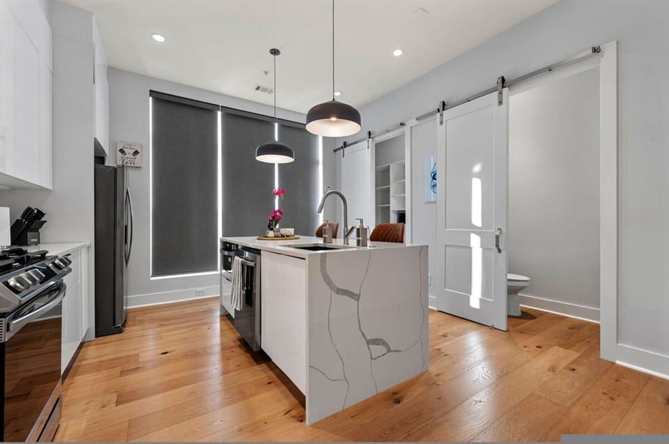 House | 3 bedrooms, desk