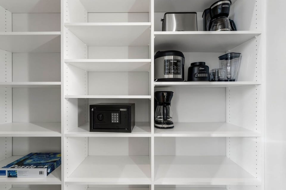 House | 3 bedrooms, desk