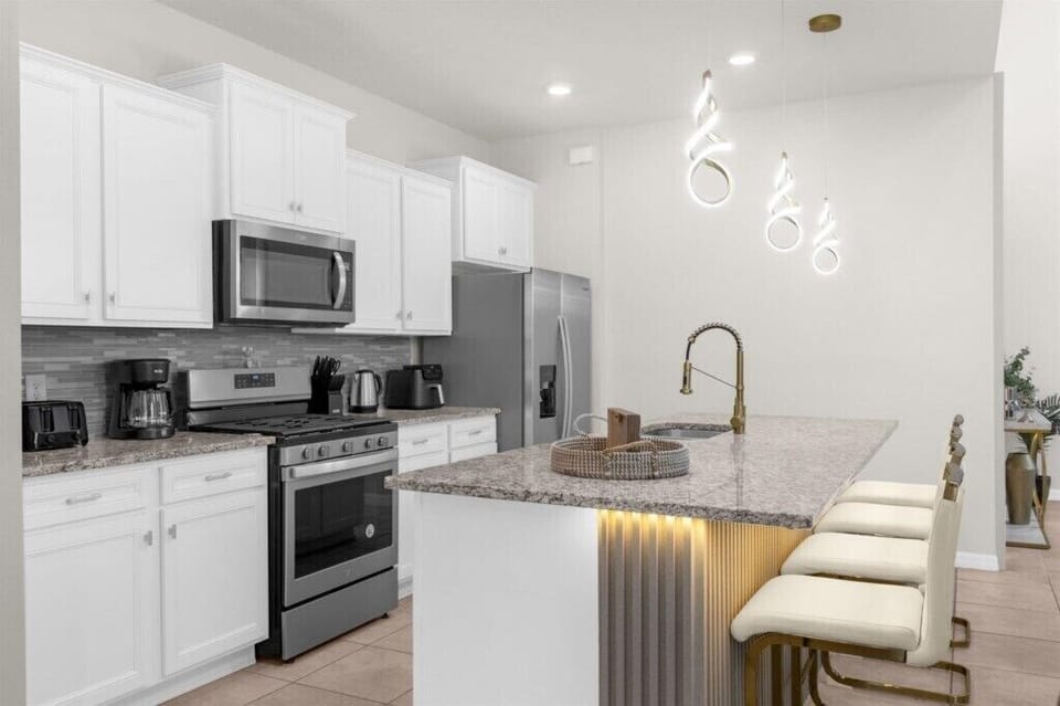 7311 Oakmoss Loop (8).jpg