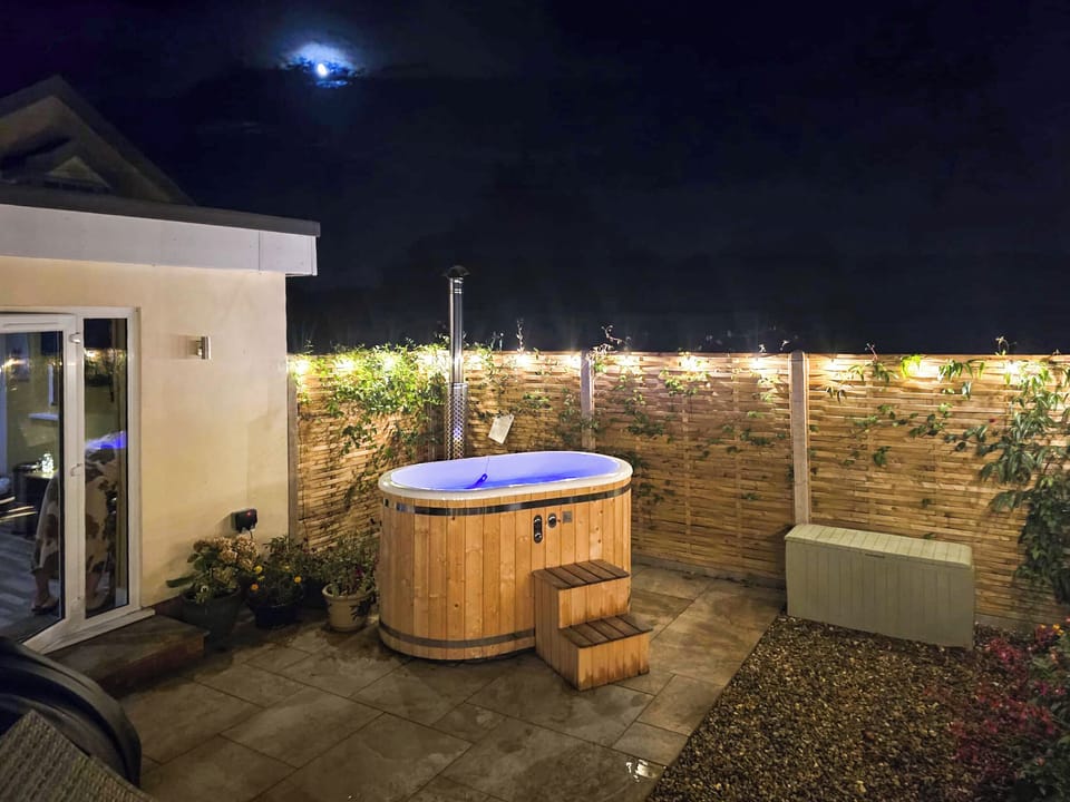 Hot tub | Peacock Lodge, Thurlton