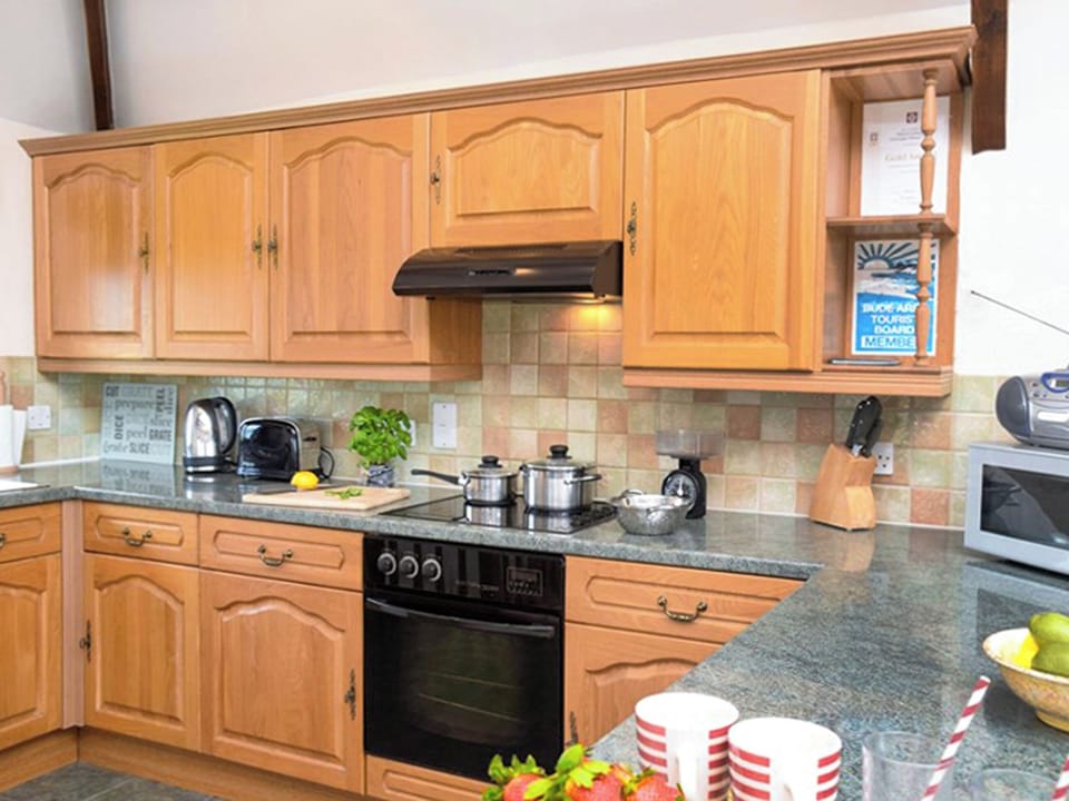 Kitchen | Miller&rsquo;s Cottage - Fentrigan Manor Farm Holiday Cottages, Warbstow