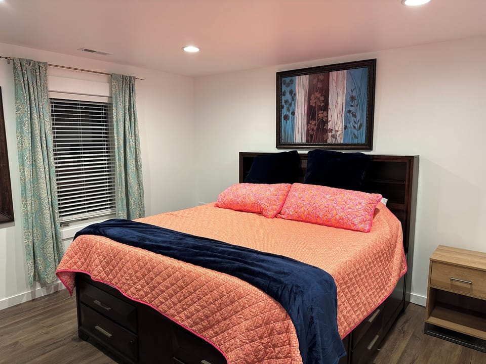 Primary King bedroom with en-suite bathroom
