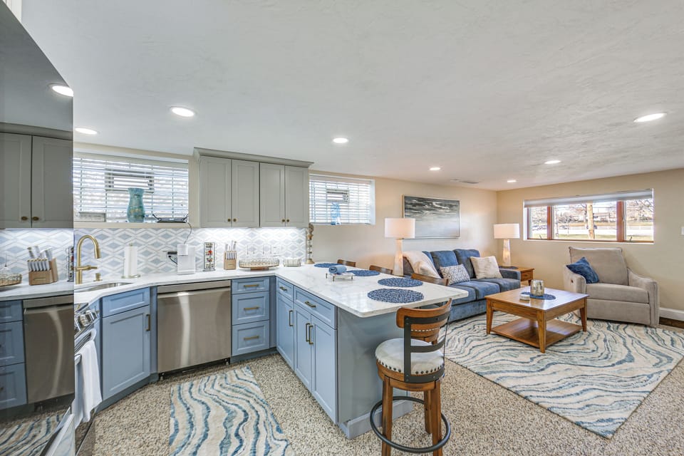 Kitchen | Breakfast Bar