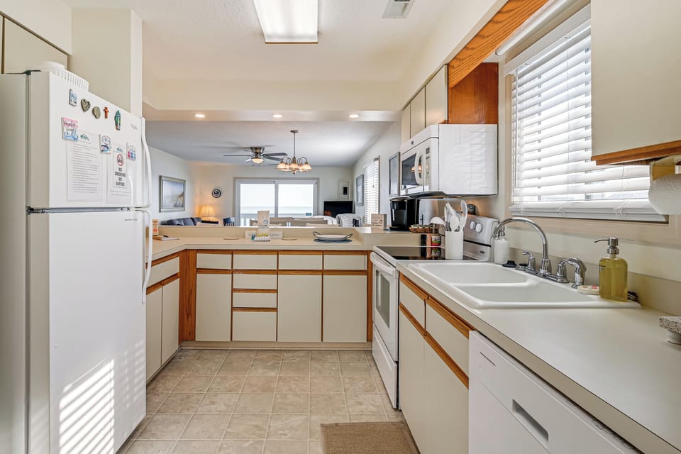 Kitchen | Keurig | Blender | Toaster