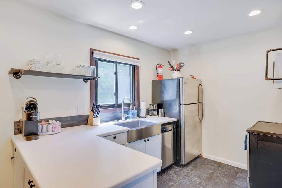 Modern kitchen equipped with the essentials you need!