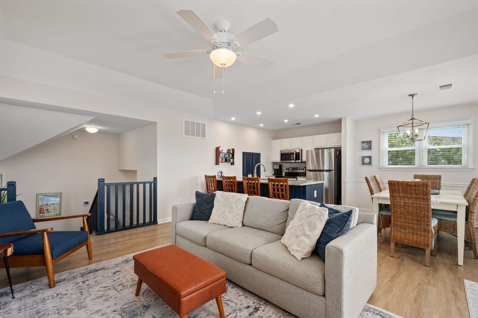 L05: Linkside 05 | TL Living Area - Deck Access