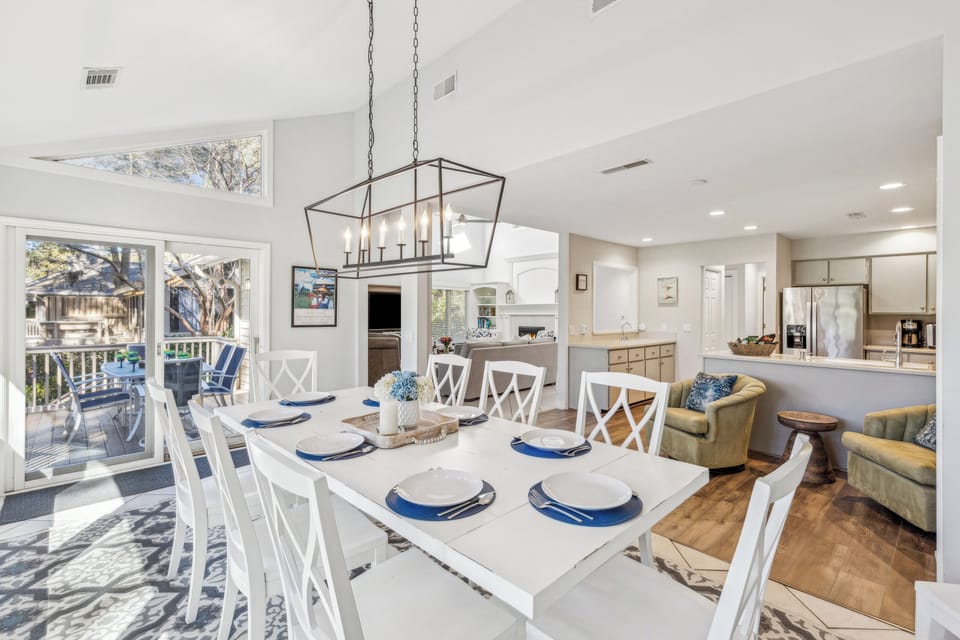 Dining table seats 10 with views of the 2nd Fairway.