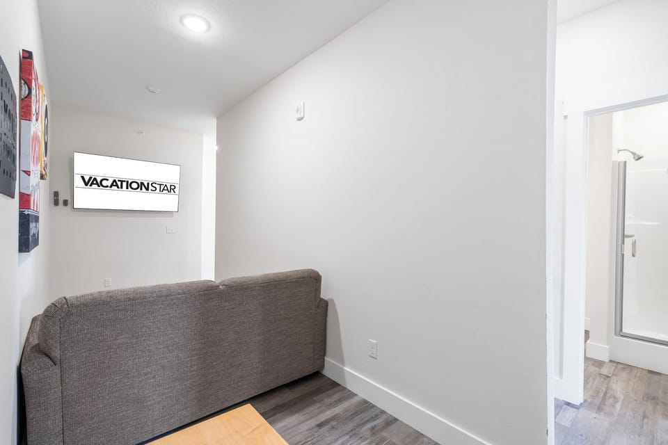 Hangout Room for the Kids- Upstairs, Twin Sleeper Sofa, Cable TV, Games