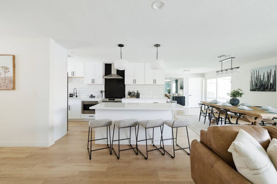 Large open kitchen with clean finishes and contemporary design
