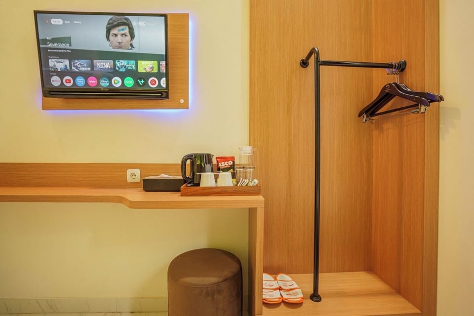 Deluxe Double Room | Desk, laptop workspace, soundproofing, iron/ironing board