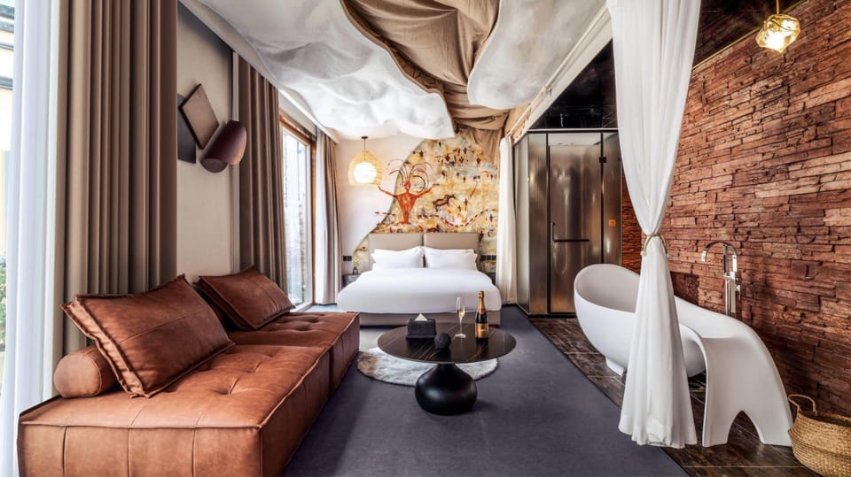 Deluxe Double Room, Balcony, Garden View | Interior