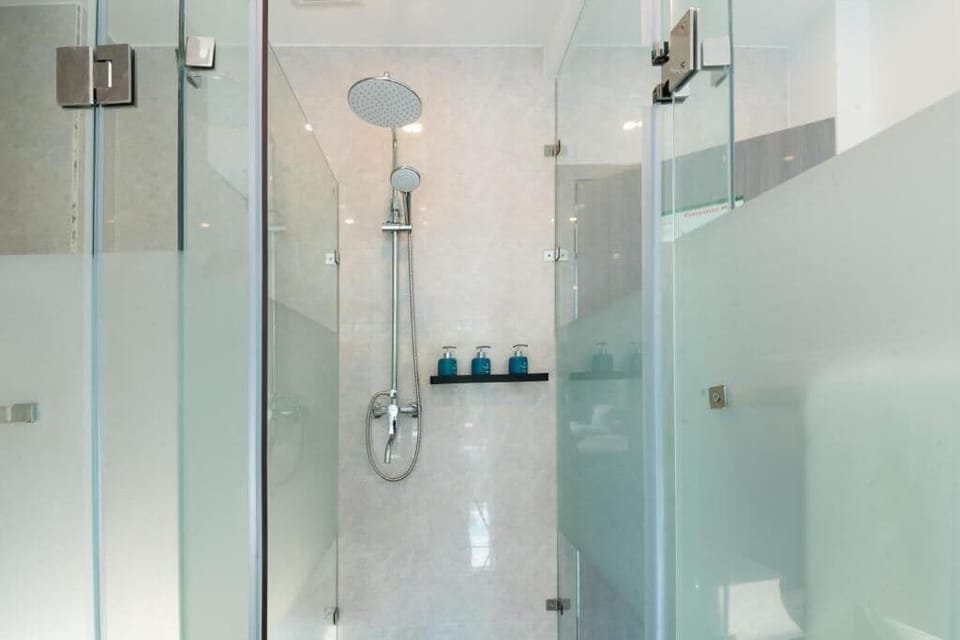 Shower, hair dryer, towels, shampoo