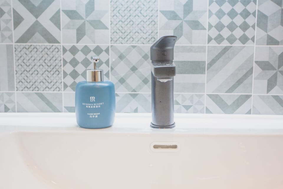 Basic Double Room | Bathroom | Shower, hair dryer, towels, shampoo